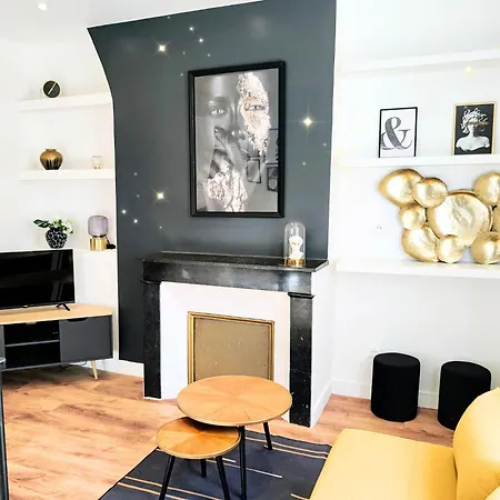 Chic & Elegant - Au Coeur De La Historique Apartment Lisieux